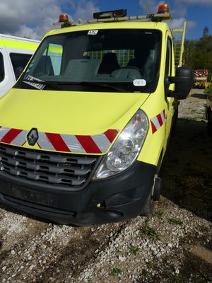 deux ambulances garées l'une à côté de l'autre