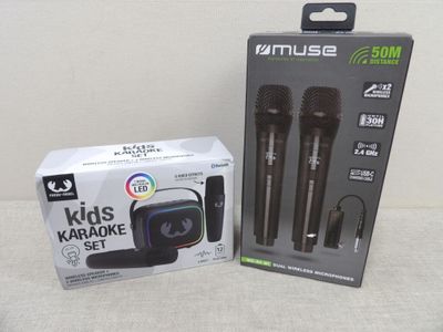 Il y a deux microphones dans la boîte et l'un d'entre eux se trouve dans l'emballage.
