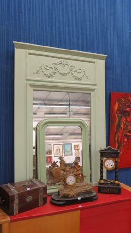 Lot de deux miroirs laqué vert d’eau. H 145 L 102 et H 74 L 56 cm