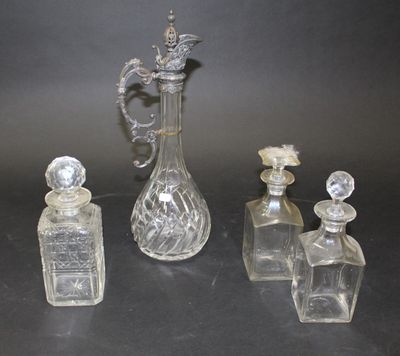 3 carafes à liqueur et 1 aiguière monture en métal ciselé de…