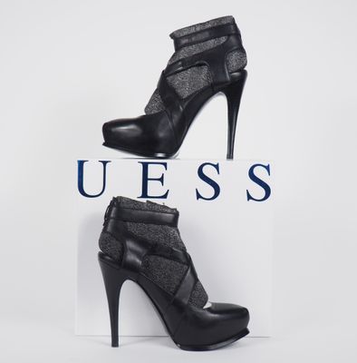 GUESS Paire d'escarpins à lanières, talon et plateforme.