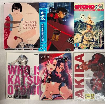 beaucoup de livres sur les anime qui sont posés sur la table