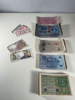 Important ensemble de billets étrangers, comprenant :