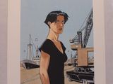 une image représentant une photo d'une femme en chemise noire