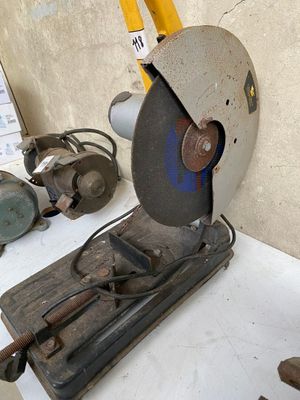 a picture of a stone cutting machine on a table