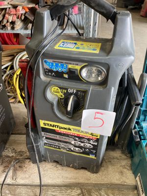 une photo d'une machine à laver les voitures dans un garage