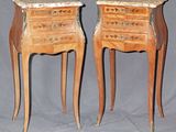 paire de tables de chevet françaises anciennes avec plateaux en marbre