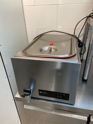 a machine that is sitting on a counter in a kitchen