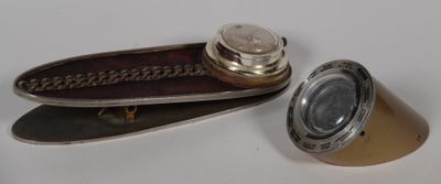 LOT comprenant : - PINCE à courrier ornée d'une montre de bu…