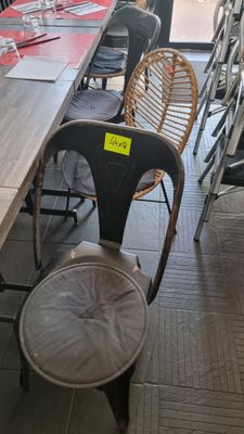 Lot de 4 chaises en osier et métal laqué noir et 4 chaises e…