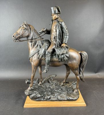 statue en bronze représentant un homme à cheval, coiffé d'un chapeau