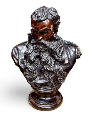 une image représentant le buste d'un homme aux cheveux longs et à la barbe fournie