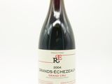 une bouteille de vin posée sur une table