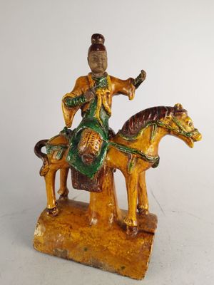 Chine, sujet en terre cuite émaillée à décor d'un cavalier H… - Photo 1