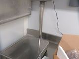 une photo d'une balance de cuisine avec une boîte de nourriture