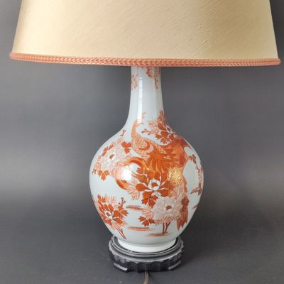 Chine, XXe siècle Vase en porcelaine émaillée et dorée à déc… - Photo 1