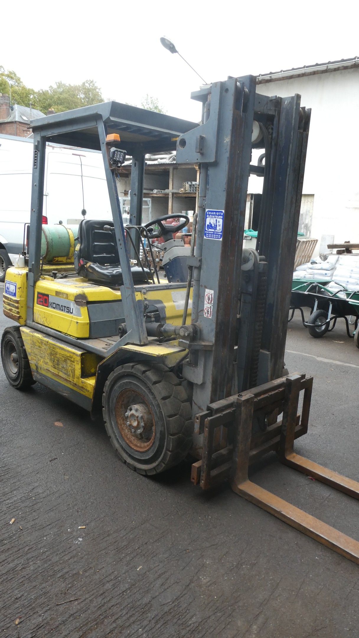 - 1 Chariot élévateur gaz KOMATSU 20 2T5