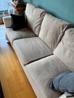 Deux canapés l'un en cuir terracota, l'autre en tissu beige (photo 3)