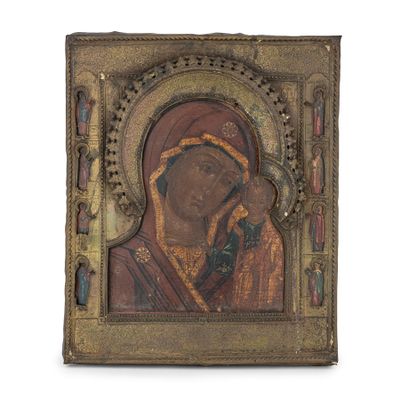 une icône représentant la mère de Jésus, dans un cadre doré