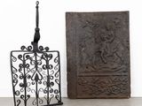 deux œuvres d'art posées par terre