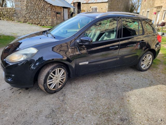 Véhicule particulier RENAULT Clio Estate XV de France, immatricul...