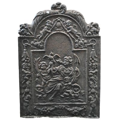 une plaque ancienne en fonte représentant la Vierge à l'Enfant Jésus
