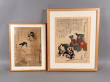 deux reproductions encadrées représentant une femme et un chien sur fond gris