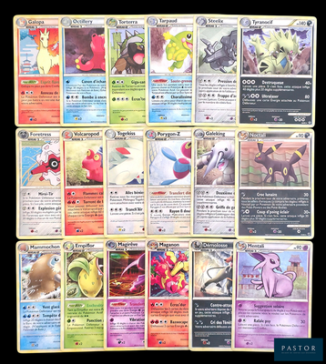 beaucoup de cartes pokemon sur la table