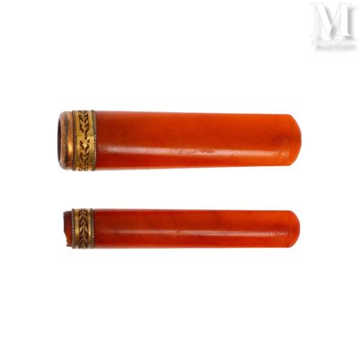 paire de bougeoirs en jade orange et plaqués or
