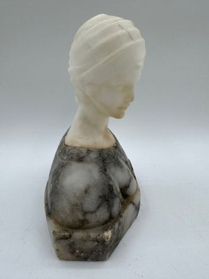 Guglielmo PUGI (1850-1915) Buste de jeune femme à la coiffe …