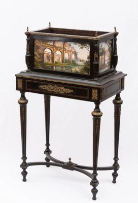 une petite table sur laquelle est posé un tableau