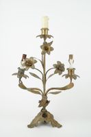 Paire de flambeaux en bronze doré à décor floral (photo 2)