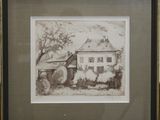 une vieille photo d'une maison avec une clôture devant