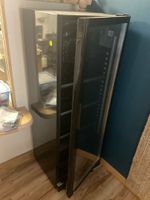 Une armoire à boisson vitrée (photo 3)