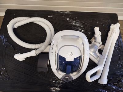 1 Aspirateur sans sac de marque ROWENTA - Modèle : X-Ô 90 EN…
