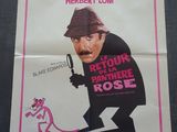 l'affiche du film « La Panthère rose », sur laquelle figure un homme coiffé d'un fedora et tenant une loupe