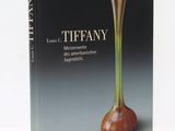 la couverture d'un livre représentant un vase contenant une fleur