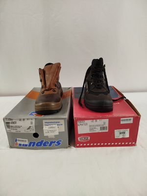 une paire de bottes de travail pour homme posée sur une boîte