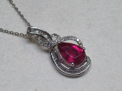 Pendentif en or blanc 18K, serti d'une tourmaline rose de ta…