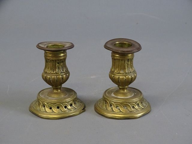 Paire de petits flambeaux en bronze. 18ème. Montage. H : 8
