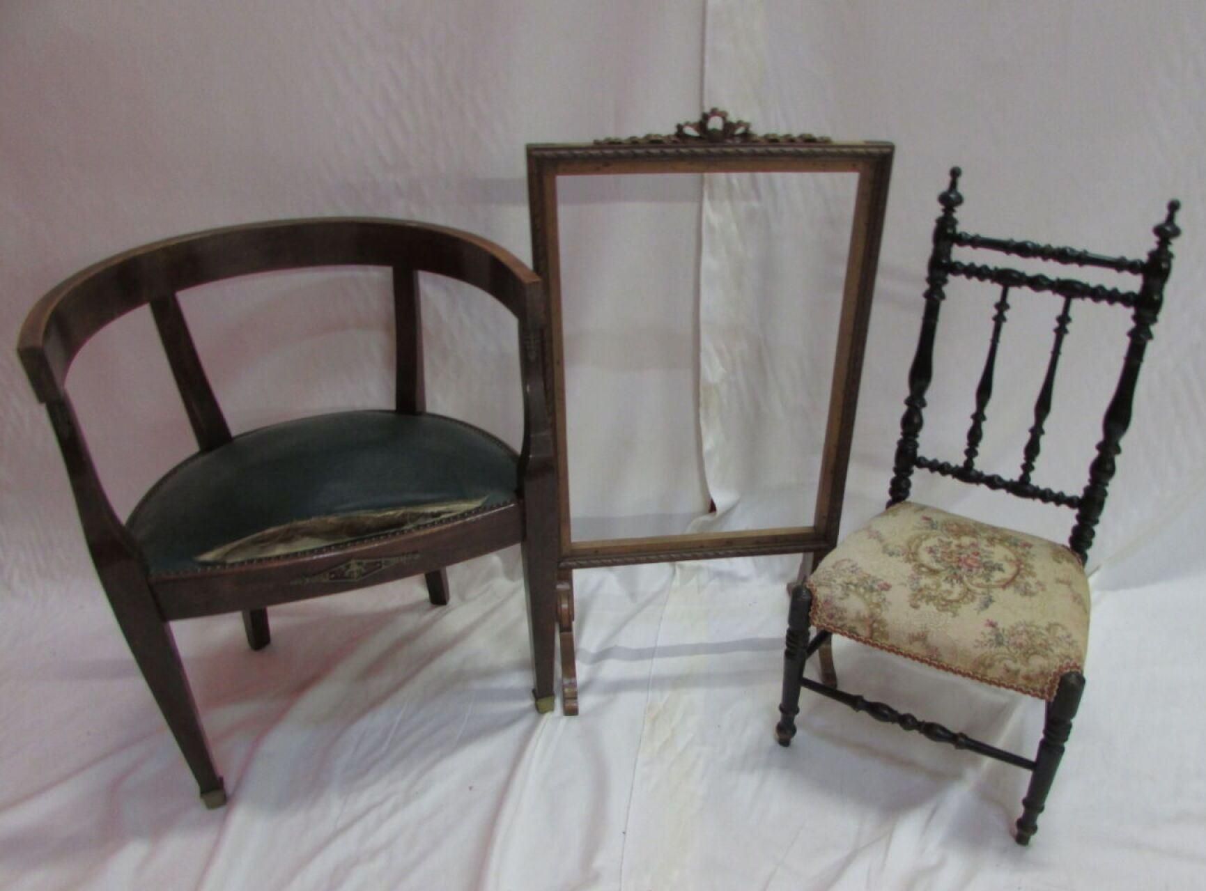 Lot comprenant une chaise chauffeuse en bois noirci et tourn…