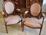 two chairs that are next to each other on the floor