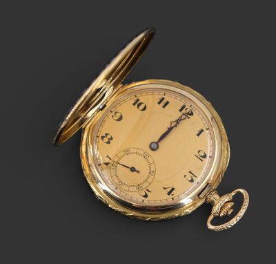 Montre savonnette en or jaune 18K ornée sur le bord de deux …