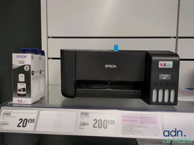 a printer sitting on a shelf in a store