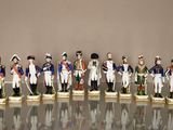 sept figurines représentant des hommes en uniforme militaire