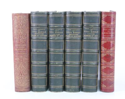 six livres sont alignés sur une surface blanche
