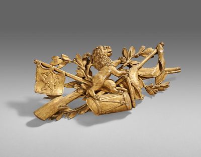 une image représentant une sculpture en or d'un homme et d'une femme sur un bateau