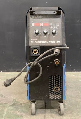 l'image d'une machine posée sur une table