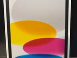 une boîte sur laquelle figure une image d'un iPad 12 d'Apple