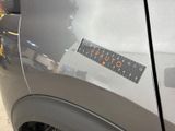 a sticker on the side of a car that says vaiuo